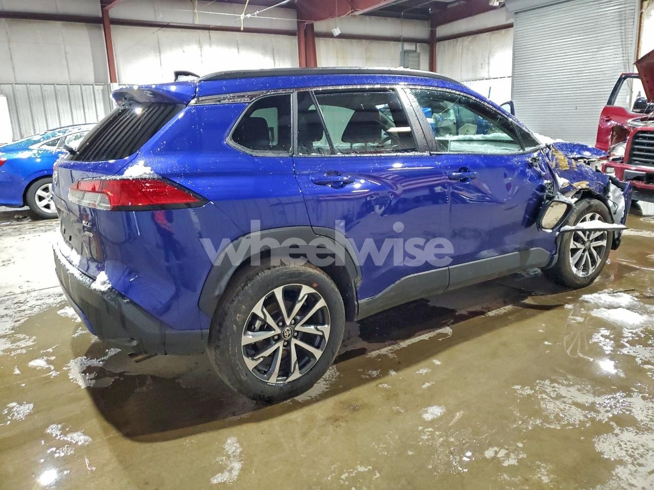 Photo 3 of 2025 TOYOTA COROLLA CROSS XLE (VIN 7MUEAABG4SV131649)