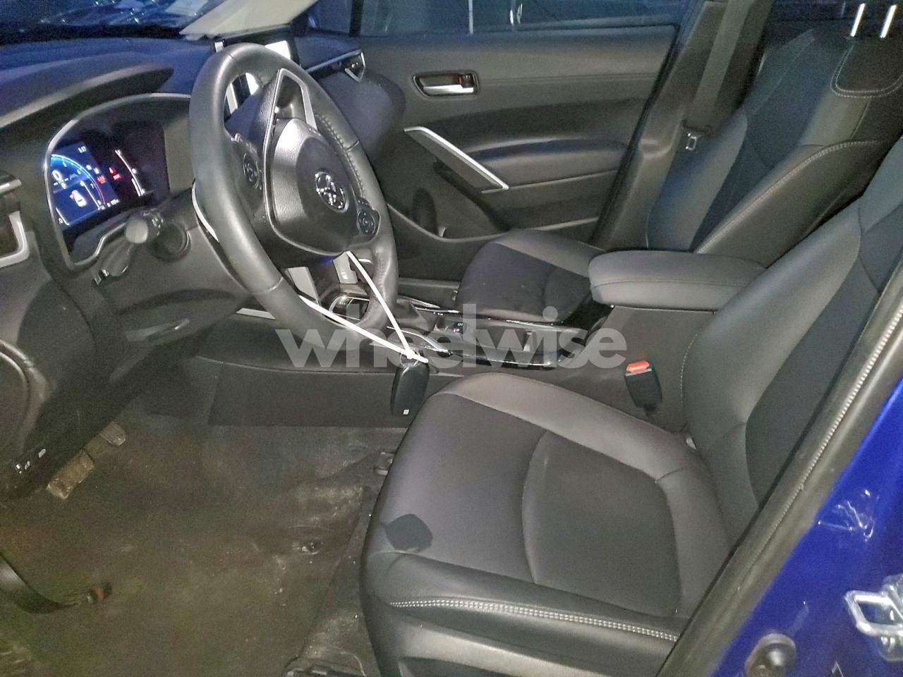 Photo 7 of 2025 TOYOTA COROLLA CROSS XLE (VIN 7MUEAABG4SV131649)