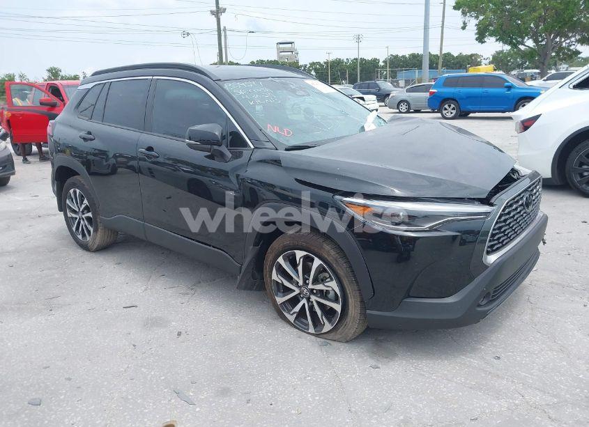 2024 Toyota Corolla CROSS XLE (VIN 7MUEAABG8RV084586) main photo