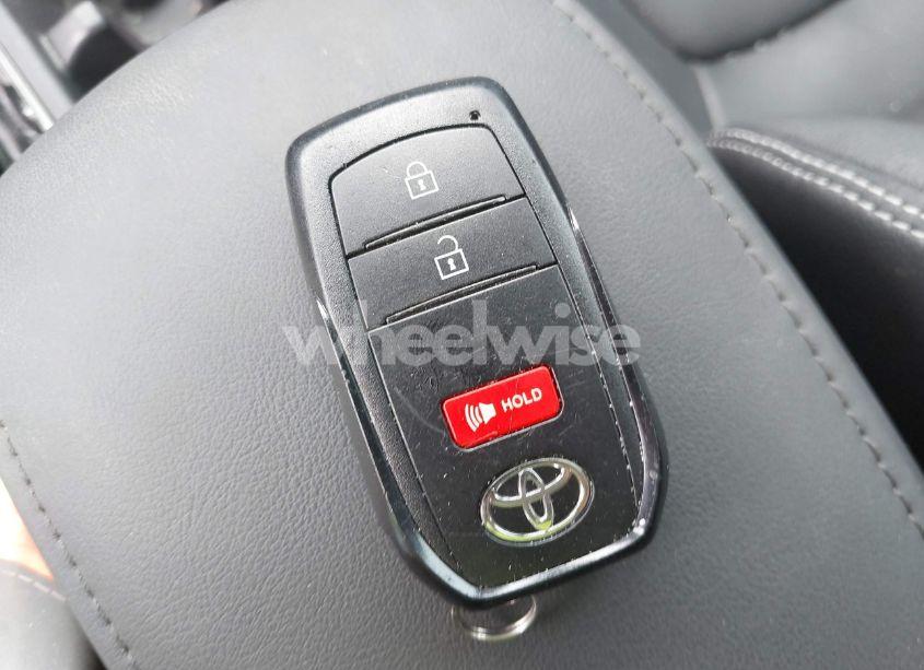 Photo 11 of 2024 Toyota Corolla CROSS XLE (VIN 7MUEAABG8RV084586)