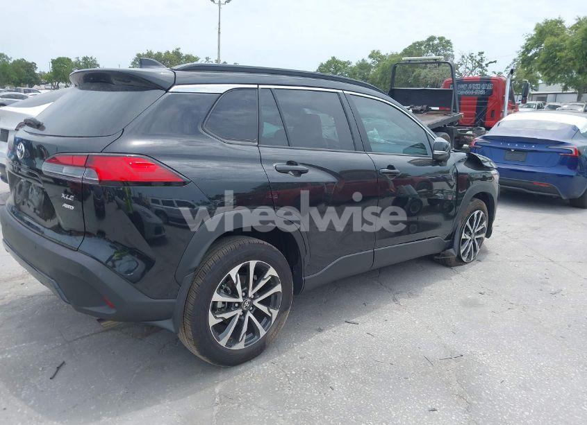Photo 4 of 2024 Toyota Corolla CROSS XLE (VIN 7MUEAABG8RV084586)