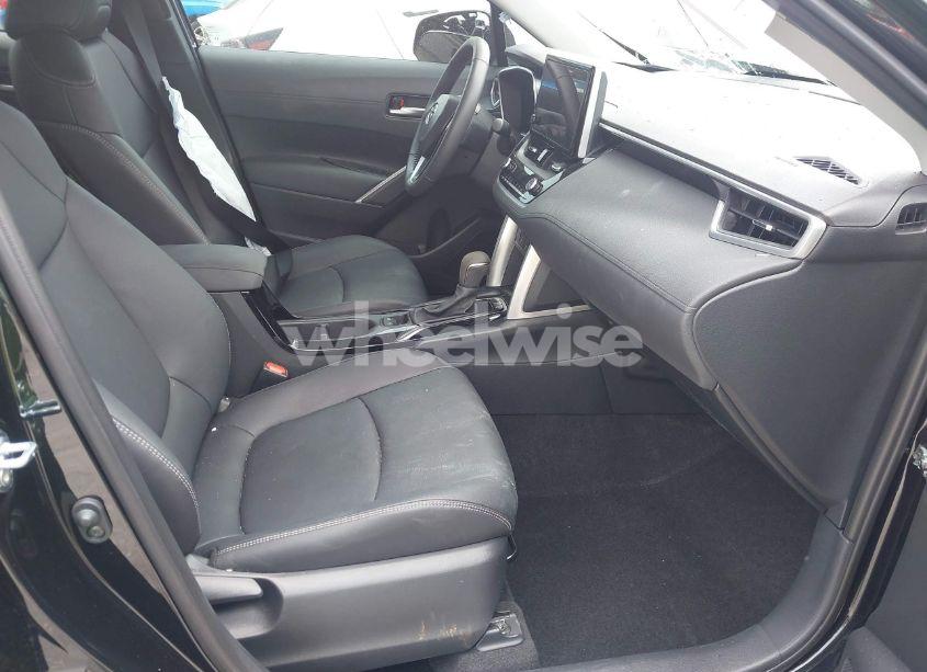 Photo 5 of 2024 Toyota Corolla CROSS XLE (VIN 7MUEAABG8RV084586)