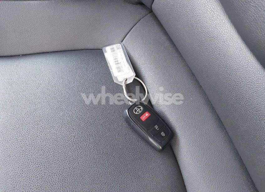 Photo 11 of 2024 Toyota Corolla CROSS XLE (VIN 7MUEAABG9RV080854)