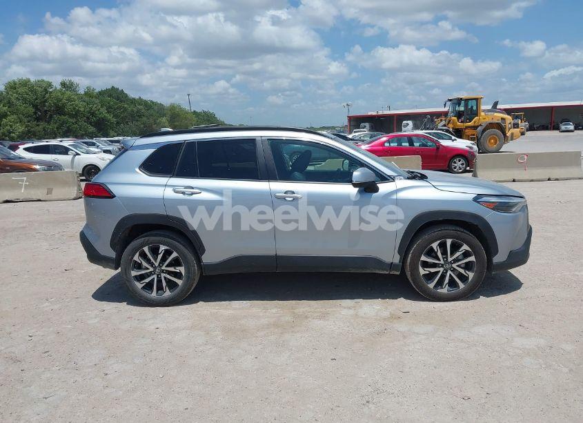 Photo 13 of 2024 Toyota Corolla CROSS XLE (VIN 7MUEAABG9RV080854)