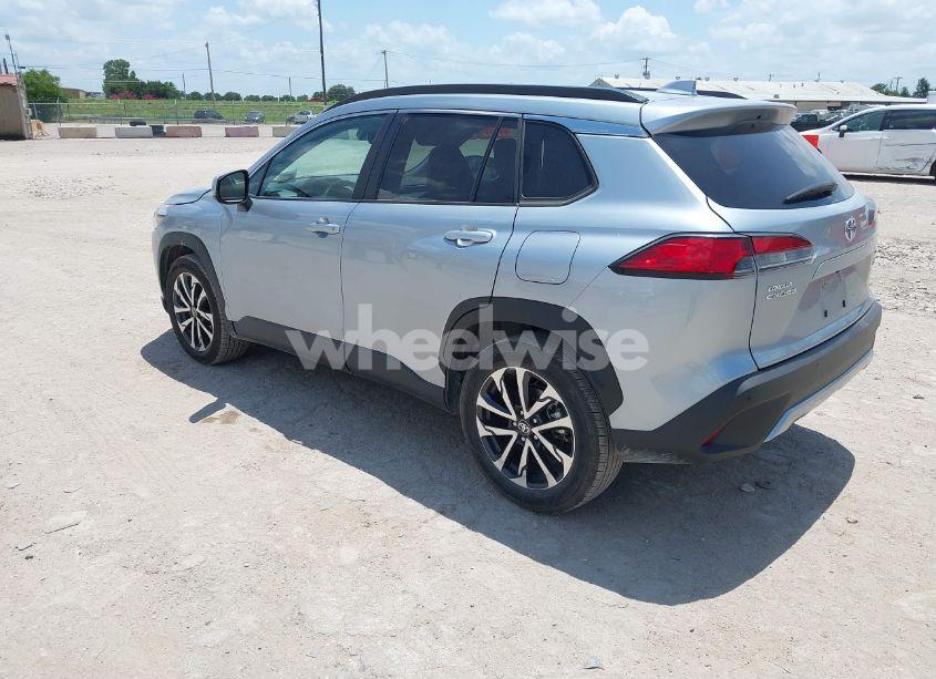 Photo 3 of 2024 Toyota Corolla CROSS XLE (VIN 7MUEAABG9RV080854)