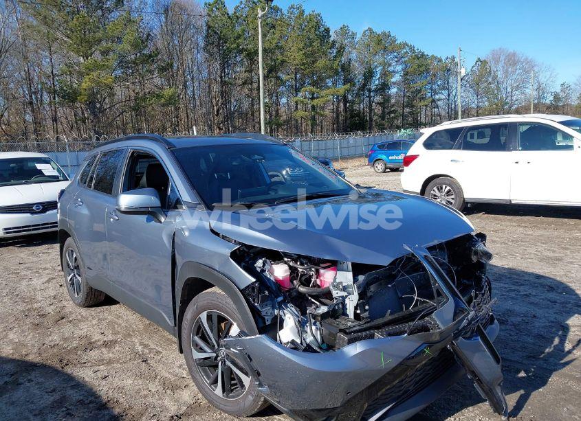 2024 Toyota Corolla CROSS HYBRID XSE (VIN 7MUFBABG0RV033021) main photo
