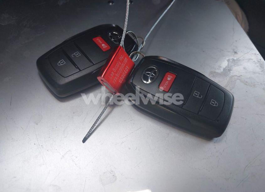 Photo 11 of 2024 Toyota Corolla CROSS HYBRID SE (VIN 7MUFBABG5RV048145)