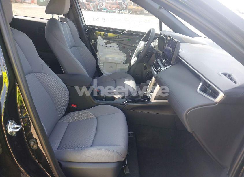 Photo 5 of 2025 Toyota Corolla CROSS HYBRID SE (VIN 7MUFBABG6SV066112)