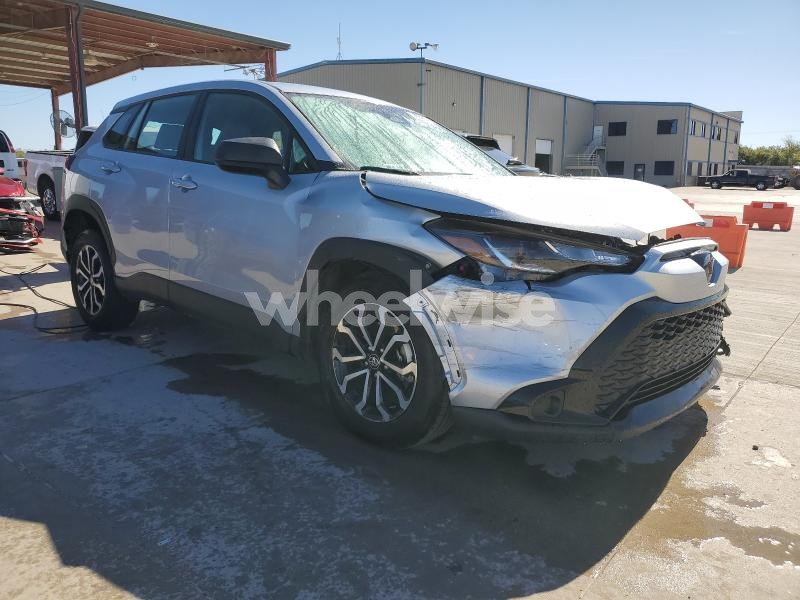 Photo 5 of 2025 TOYOTA COROLLA CROSS SE (VIN 7MUFBABG7SV081038)