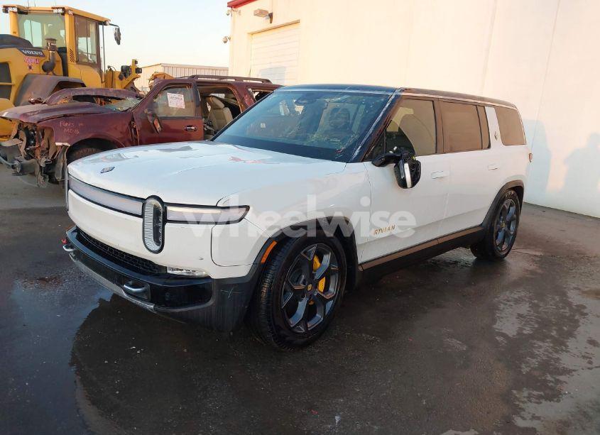 Photo 2 of 2023 Rivian R1s ADVENTURE (VIN 7PDSGABA3PN012049)