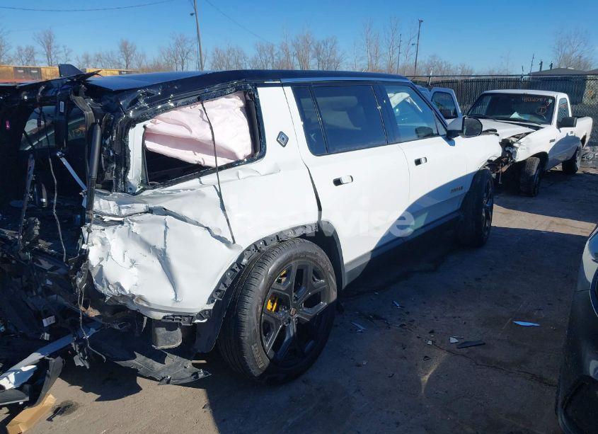 Photo 4 of 2024 Rivian R1s ADVENTURE QUAD MOTOR LARGE PACK (VIN 7PDSGABA6RN031648)