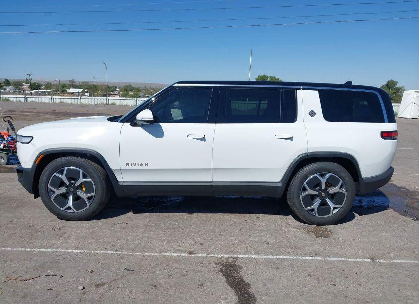 Photo 13 of 2024 Rivian R1s ADVENTURE QUAD MOTOR LARGE PACK (VIN 7PDSGABA6RN032217)