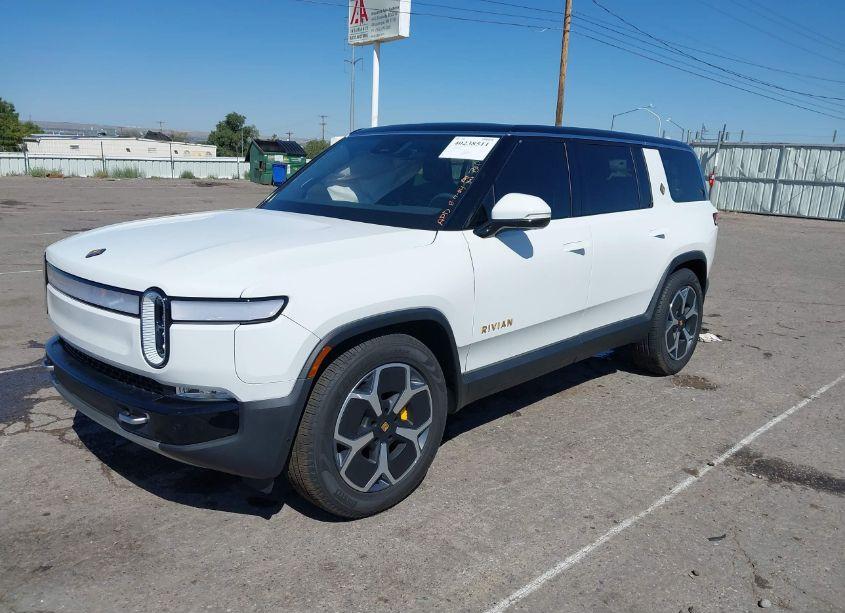 Photo 2 of 2024 Rivian R1s ADVENTURE QUAD MOTOR LARGE PACK (VIN 7PDSGABA6RN032217)