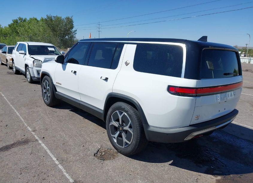 Photo 3 of 2024 Rivian R1s ADVENTURE QUAD MOTOR LARGE PACK (VIN 7PDSGABA6RN032217)