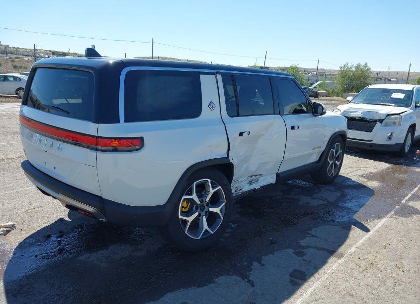 Photo 4 of 2024 Rivian R1s ADVENTURE QUAD MOTOR LARGE PACK (VIN 7PDSGABA6RN032217)