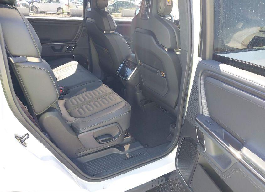 Photo 8 of 2024 Rivian R1s ADVENTURE QUAD MOTOR LARGE PACK (VIN 7PDSGABA6RN032217)