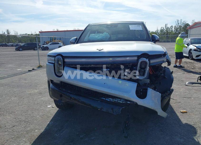 Photo 6 of 2025 Rivian R1s ADVENTURE (VIN 7PDSGBBA8SN046891)