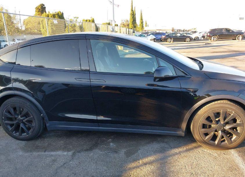 Photo 12 of 2022 Tesla Model X DUAL MOTOR ALL-WHEEL DRIVE (VIN 7SAXCBE5XNF335266)