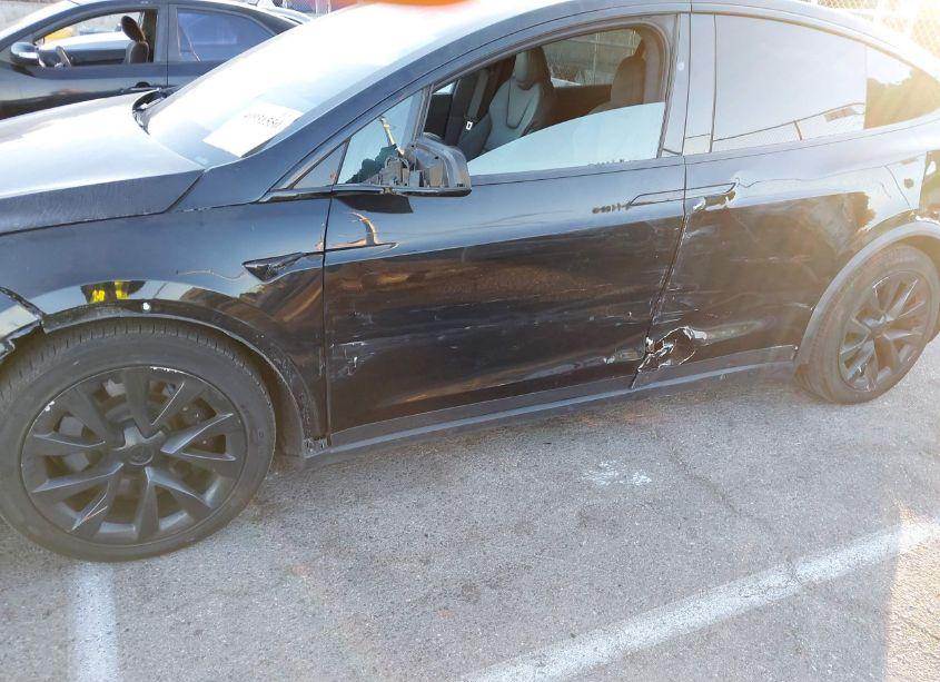 Photo 6 of 2022 Tesla Model X DUAL MOTOR ALL-WHEEL DRIVE (VIN 7SAXCBE5XNF335266)