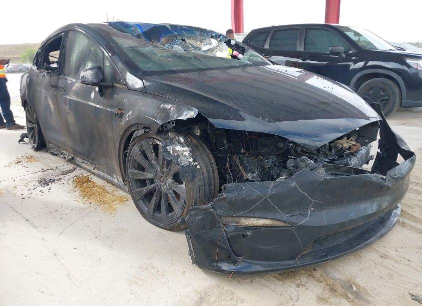 2022 Tesla Model X PLAID TRI MOTOR ALL-WHEEL DRIVE (VIN 7SAXCBE60NF331641) main photo