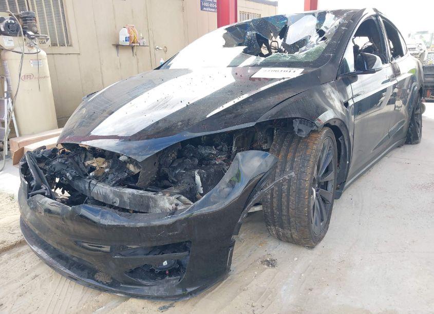 Photo 2 of 2022 Tesla Model X PLAID TRI MOTOR ALL-WHEEL DRIVE (VIN 7SAXCBE60NF331641)