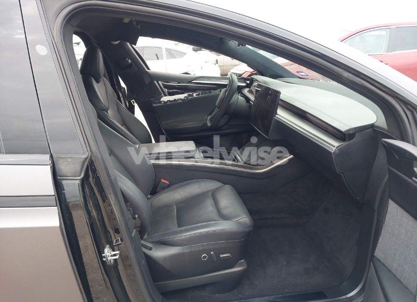 Photo 5 of 2022 Tesla Model X PLAID TRI MOTOR ALL-WHEEL DRIVE (VIN 7SAXCBE62NF333746)