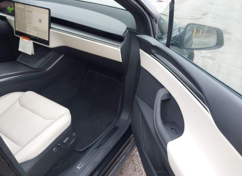 Photo 5 of 2022 Tesla Model X PLAID TRI MOTOR ALL-WHEEL DRIVE (VIN 7SAXCBE63NF360518)
