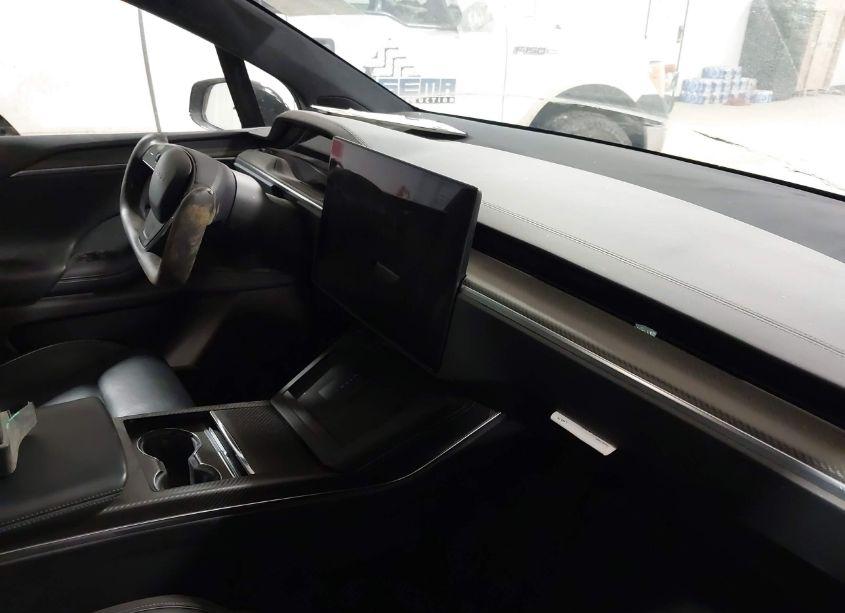 2022 Tesla Model X PLAID TRI MOTOR ALL-WHEEL DRIVE (VIN 7SAXCBE66NF351635) main photo