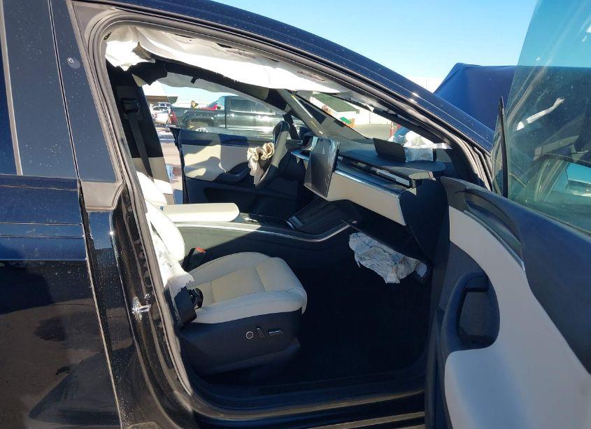 Photo 5 of 2022 Tesla Model X PLAID TRI MOTOR ALL-WHEEL DRIVE (VIN 7SAXCBE69NF332951)