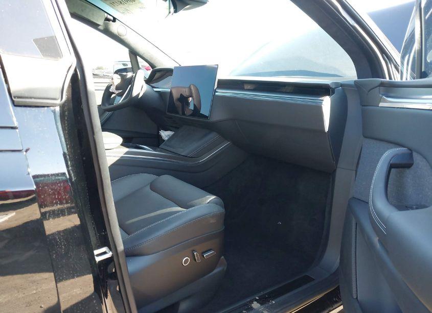 Photo 5 of 2022 Tesla Model X PLAID TRI MOTOR ALL-WHEEL DRIVE (VIN 7SAXCBE69NF349507)
