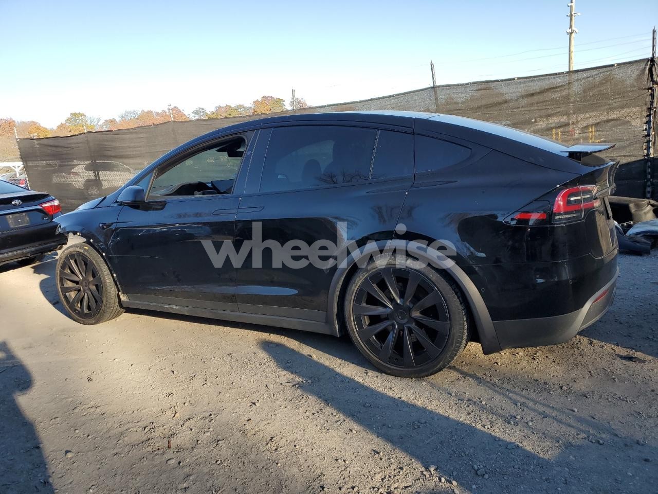 Photo 2 of 2022 TESLA MODEL X (VIN 7SAXCDE5XNF341225)