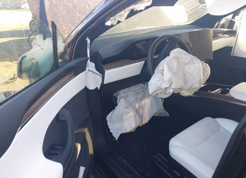 Photo 5 of 2023 Tesla Model X DUAL MOTOR ALL-WHEEL DRIVE/STANDARD RANGE (VIN 7SAXCDE5XPF428996)