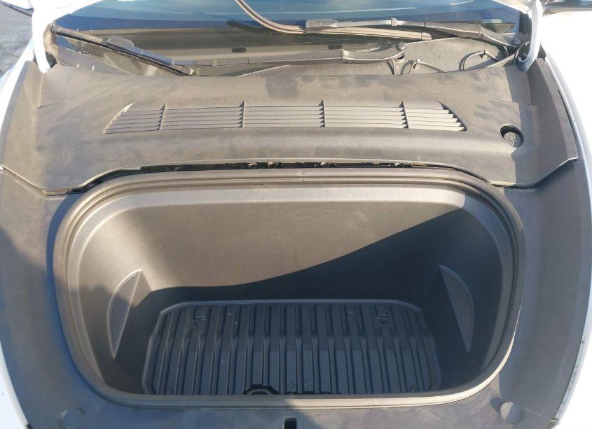 Photo 10 of 2022 Tesla Model Y LONG RANGE DUAL MOTOR ALL-WHEEL DRIVE (VIN 7SAYGAEE0NF381840)