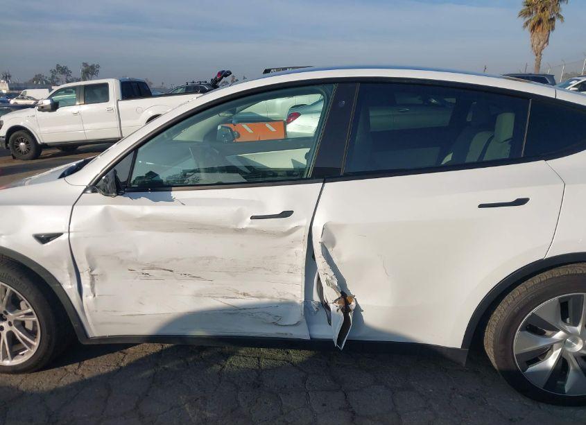 Photo 14 of 2022 Tesla Model Y LONG RANGE DUAL MOTOR ALL-WHEEL DRIVE (VIN 7SAYGAEE0NF381840)