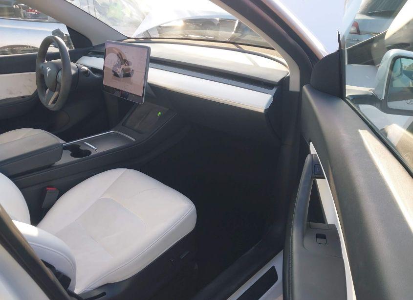 Photo 5 of 2022 Tesla Model Y LONG RANGE DUAL MOTOR ALL-WHEEL DRIVE (VIN 7SAYGAEE0NF381840)