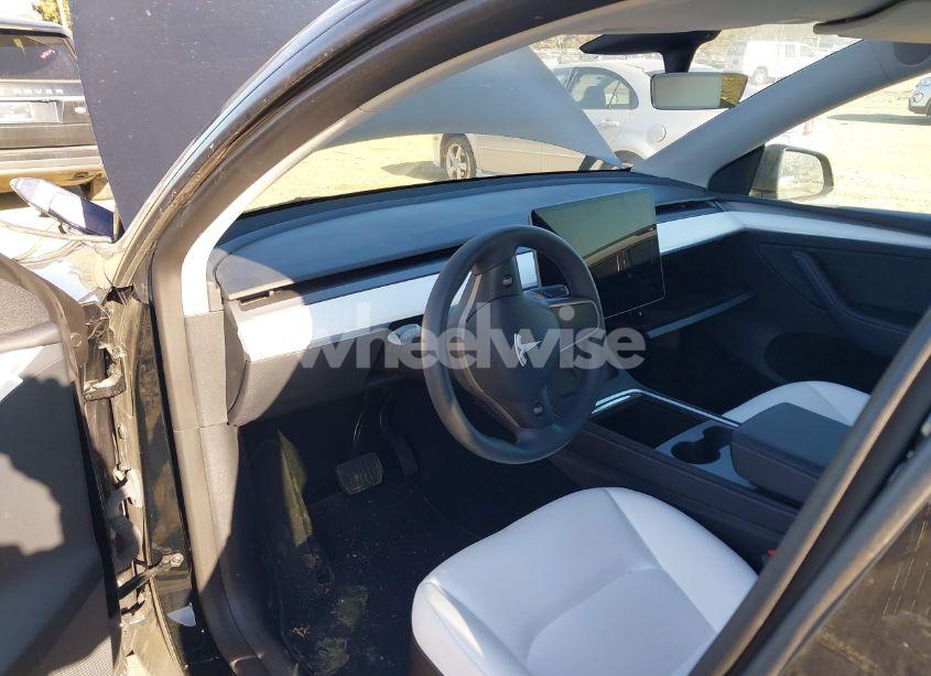 Photo 5 of 2023 Tesla Model Y AWD/LONG RANGE DUAL MOTOR ALL-WHEEL DRIVE (VIN 7SAYGAEE0PF646470)