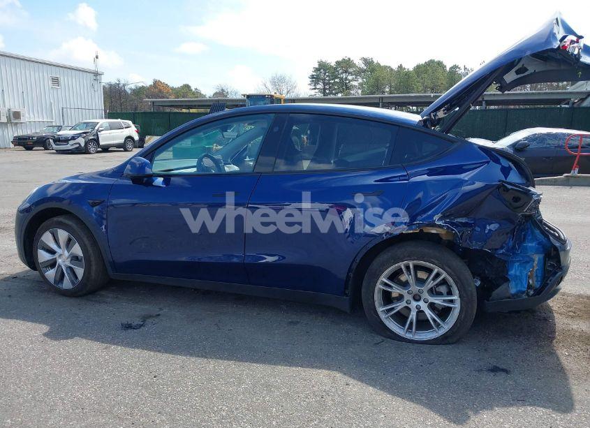 Photo 3 of 2023 Tesla Model Y AWD/LONG RANGE DUAL MOTOR ALL-WHEEL DRIVE (VIN 7SAYGAEE0PF892595)