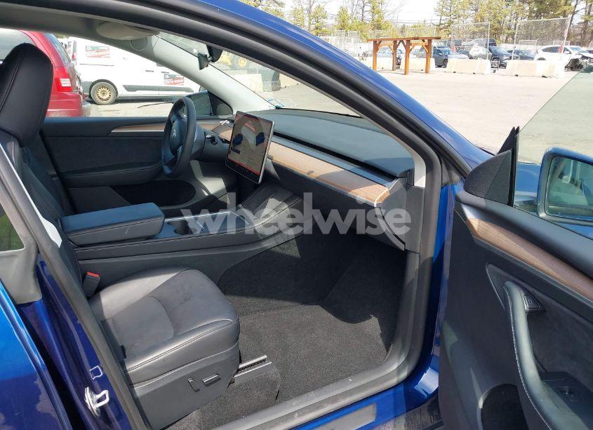 Photo 5 of 2023 Tesla Model Y AWD/LONG RANGE DUAL MOTOR ALL-WHEEL DRIVE (VIN 7SAYGAEE0PF892595)