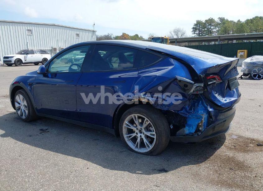 Photo 6 of 2023 Tesla Model Y AWD/LONG RANGE DUAL MOTOR ALL-WHEEL DRIVE (VIN 7SAYGAEE0PF892595)