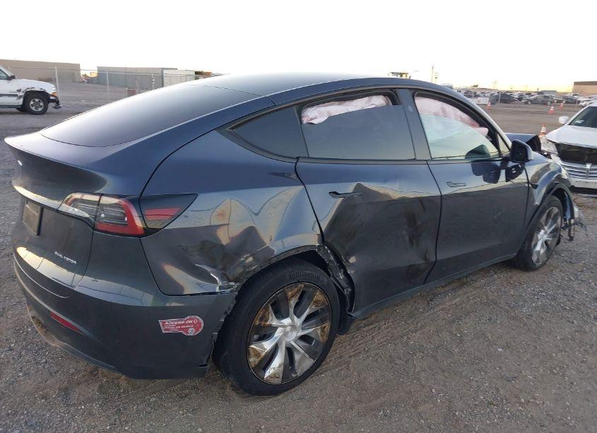 Photo 4 of 2023 Tesla Model Y AWD/LONG RANGE DUAL MOTOR ALL-WHEEL DRIVE (VIN 7SAYGAEE0PF907791)