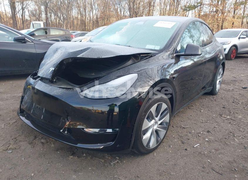 Photo 2 of 2023 Tesla Model Y AWD/LONG RANGE DUAL MOTOR ALL-WHEEL DRIVE (VIN 7SAYGAEE0PF927331)