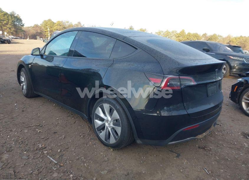Photo 3 of 2023 Tesla Model Y AWD/LONG RANGE DUAL MOTOR ALL-WHEEL DRIVE (VIN 7SAYGAEE0PF927331)