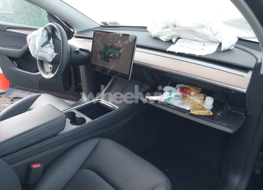 Photo 5 of 2023 Tesla Model Y AWD/LONG RANGE DUAL MOTOR ALL-WHEEL DRIVE (VIN 7SAYGAEE0PF927331)