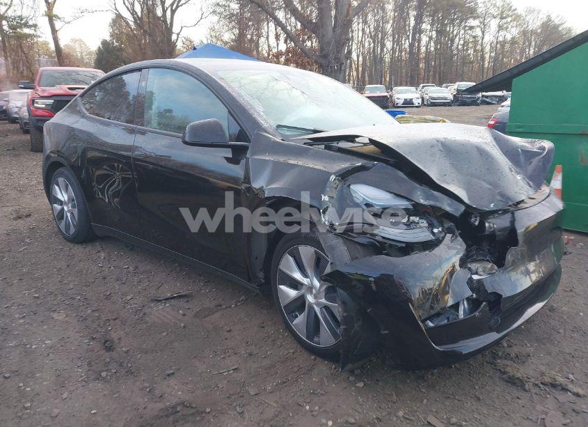 Photo 6 of 2023 Tesla Model Y AWD/LONG RANGE DUAL MOTOR ALL-WHEEL DRIVE (VIN 7SAYGAEE0PF927331)