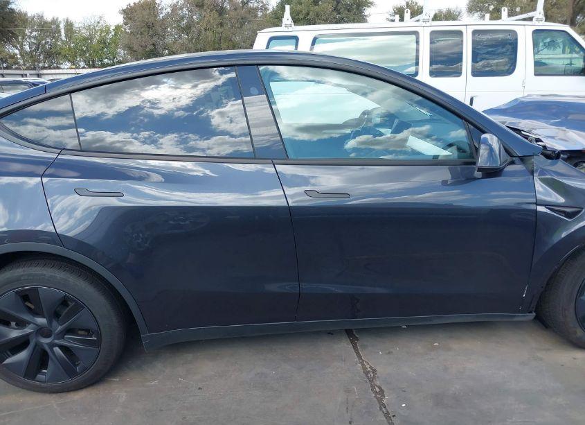 Photo 14 of 2024 Tesla Model Y LONG RANGE DUAL MOTOR ALL-WHEEL DRIVE (VIN 7SAYGAEE0RF104028)