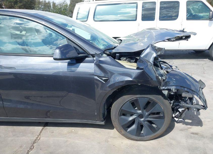 Photo 22 of 2024 Tesla Model Y LONG RANGE DUAL MOTOR ALL-WHEEL DRIVE (VIN 7SAYGAEE0RF104028)