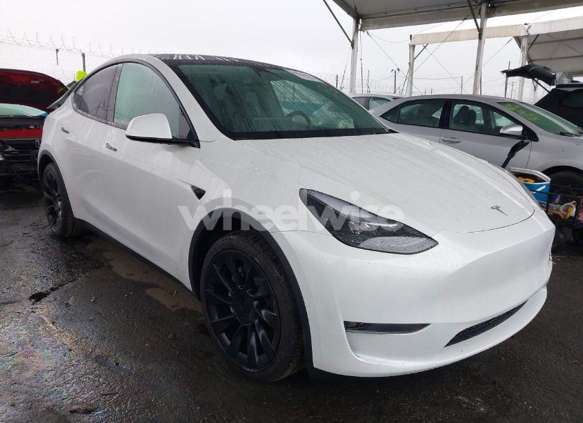 2025 Tesla Model Y LONG RANGE DUAL MOTOR ALL-WHEEL DRIVE (VIN 7SAYGAEE0SF266764) main photo
