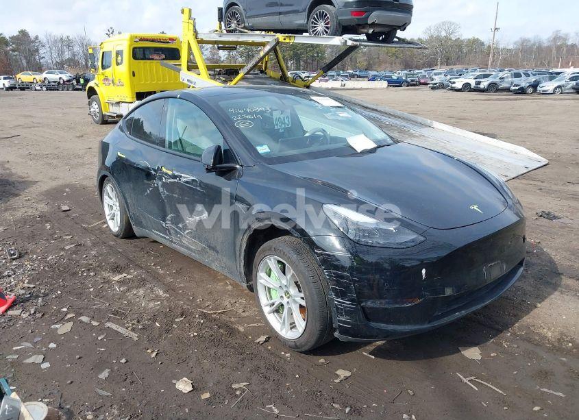 2022 Tesla Model Y LONG RANGE DUAL MOTOR ALL-WHEEL DRIVE (VIN 7SAYGAEE1NF364514) main photo