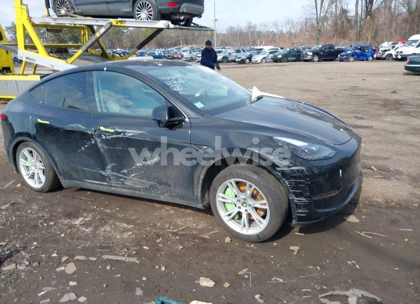 Photo 13 of 2022 Tesla Model Y LONG RANGE DUAL MOTOR ALL-WHEEL DRIVE (VIN 7SAYGAEE1NF364514)