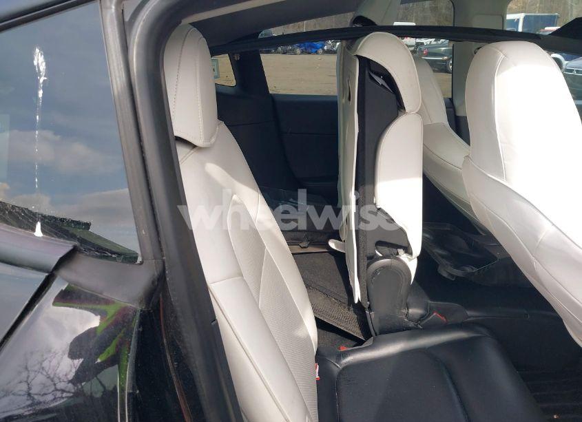 Photo 8 of 2022 Tesla Model Y LONG RANGE DUAL MOTOR ALL-WHEEL DRIVE (VIN 7SAYGAEE1NF364514)